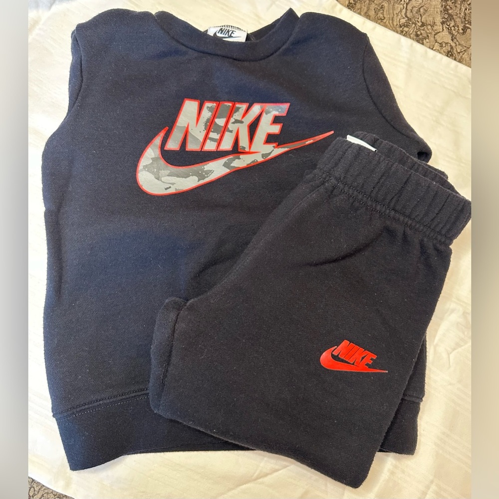 Nike Sweater/Jogger Set- Size 3T- Slightly Used- Non Smoking Home- BLACK